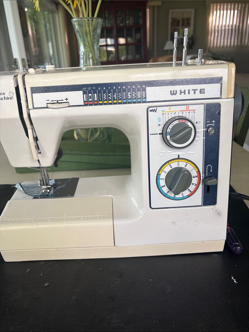 WHITE Heavy Duty 1599 Zig Zag Free Arm Sewing Machine Vintage WORKS W/Extras!